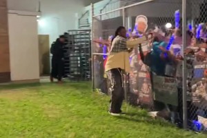 静待天王山！输掉G4后，大批俄城球迷迎接雷霆队员回归